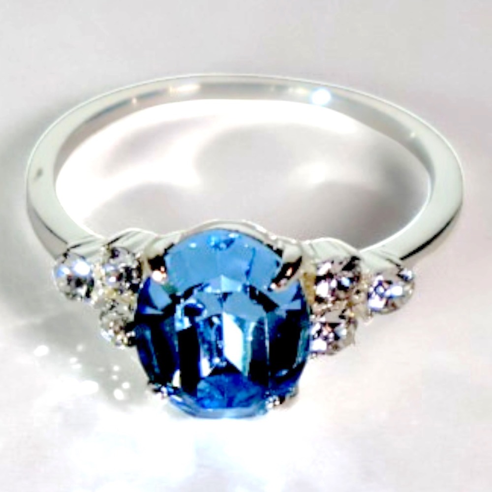 Swarovski Crystal Blue Oval Silver Overlay Ring Size 8 New Statement Jewelry